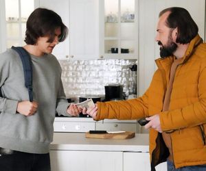 Barwy szczęścia odc. 3167. Borys (Jakub Wieczorek), Romeo (Jacek Tyszkiewicz)