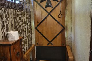 Warownia Pszczyńskich Rycerzy wystawiona na sprzedaż.