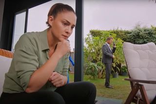 Yildiz zaś próbuje pokazać Kuzeyowi nagranie Alpera.