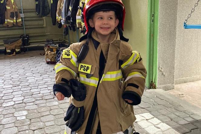 Ostróda: Gucio spędził dzień ze strażakami. Zrealizował voucher z 32. Finału WOŚP