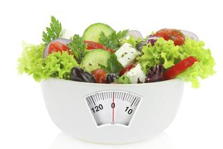 Dieta 1200 kcal: 3 przepisy na sałatki odchudzające