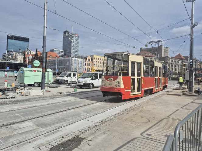 Tramwaje wróciły na Rynek w Katowicach. A to wciąż plac budowy