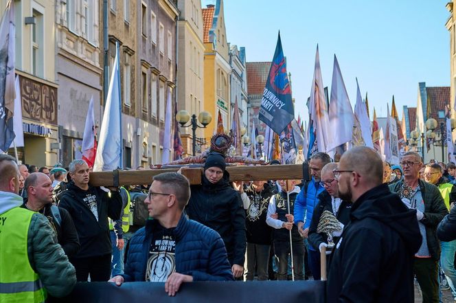 Wojownicy Maryi przeszli ulicami Olsztyna