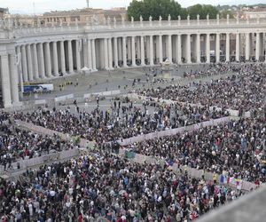 Tłumy na placu św. Piotra
