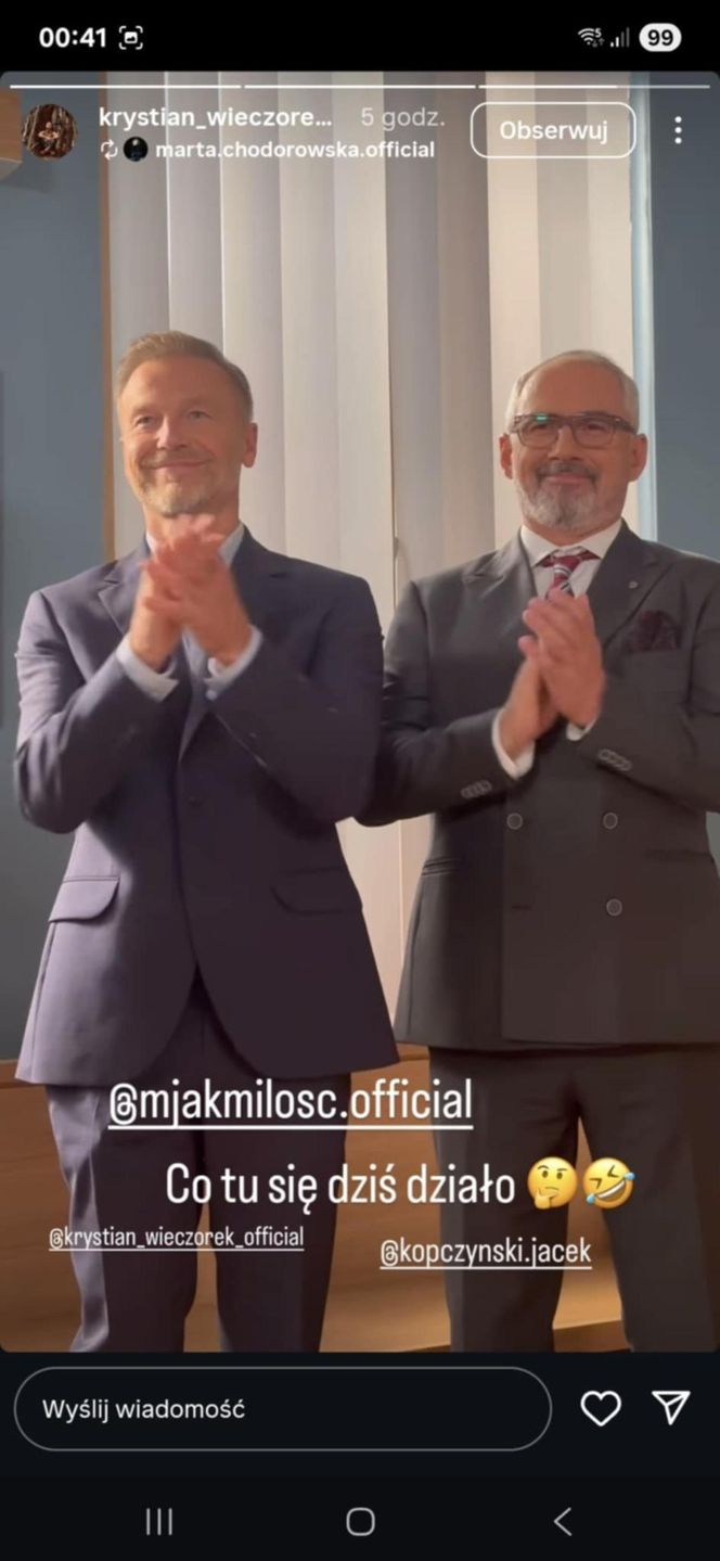 M jak miłość. Andrzej Budzyński (Krystian Wieczorek), Adam Werner (Jacek Kopczyński)) na planie