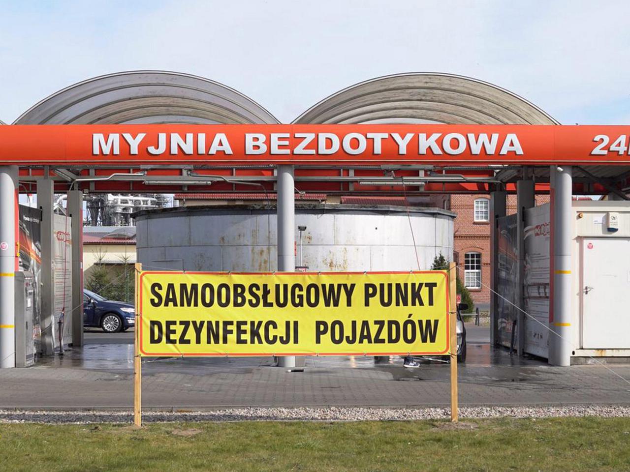 Myjnia bezdotykowa samoobsługowym punktem dezynfekcji pojazdów to sposób na przetrwanie. Jak myć auto?