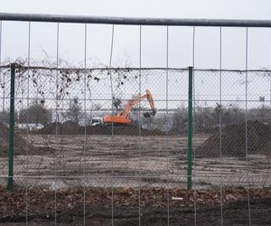 Budowa boisk piłkarskich na tyłach giełdy kwiatowej przy Drodze Dębińskiej