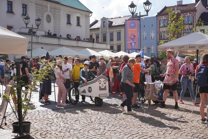 Igry 2024. Barwny korowód studentów przeszedł ulicami Gliwic