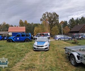 Tragiczny finał grzybobrania w powiecie przysuskim. Mężczyźni zgubili się w lesie. Jeden z nich nie żyje