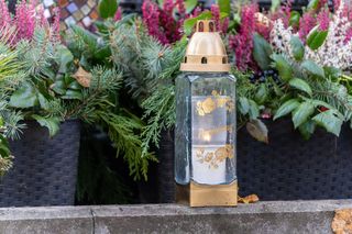 Drony i kontrole. Jeśli postawisz to na grobie, możesz zapłacić nawet pół tysiąca złotych grzywny