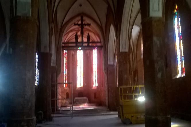 Katedra w środku już wysprzątana.