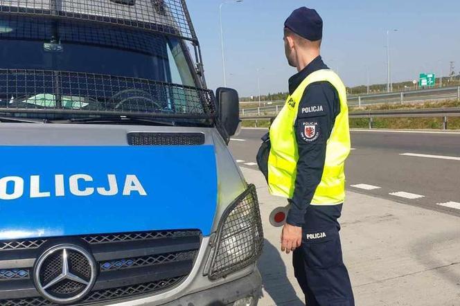 Bydgoscy policjanci zatrzymali busa pełnego ludzi. To nielegalni imigranci z Syrii