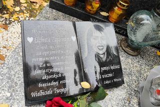 Elżbieta Zającówna odeszła tuż przed świętem Wszystkich Świętych. Tak wygląda grób uwielbianej aktorki