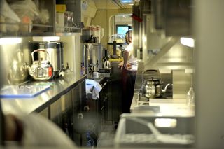 Wagon restauracyjny Wars w pociągu PKP Intercity