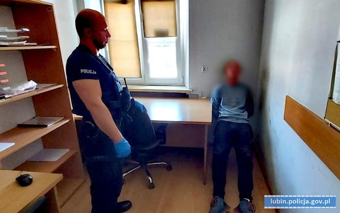 Brutalny atak w parku! Bił kobiety siedzące na ławce
