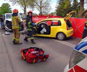 Pasażerka nie żyje, kierowca w szpitalu. Tragiczna czołówka na Płochocińskiej