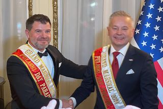 Szarfowanie Wielkiego Marszałka Parady Pułaskiego 2025