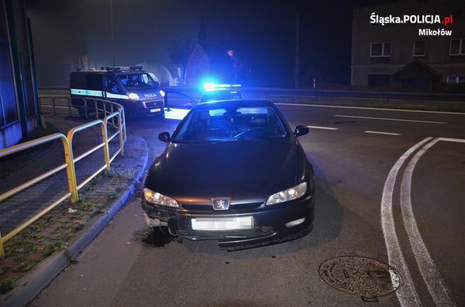 ŚCIGALI samochód na GOŁYCH FELGACH! Beztroski kierowca Peugeota skończył noc za kratkami