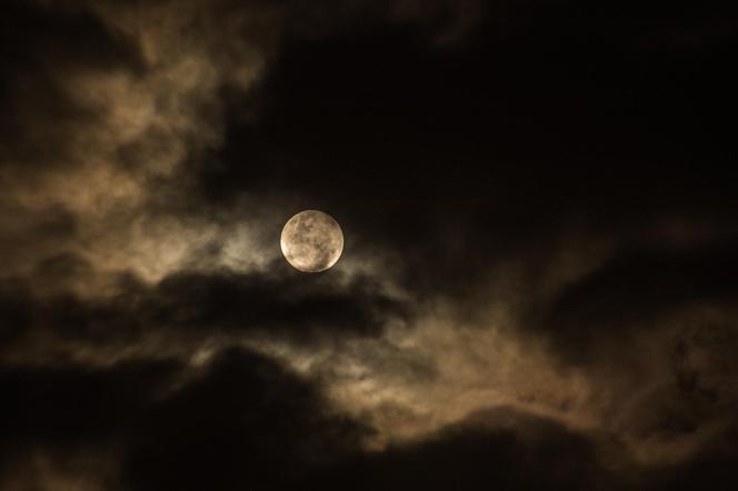 Pełnia księżyca sierpień 2022 - kiedy jest? Czy będzie wyjątkowa?