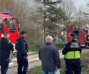  Mały dom płonął jak pochodnia. Słychać było wybuchy, wszystkie służby postawione na nogi