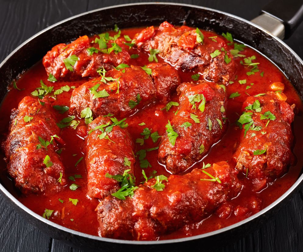 Roladki z mięsa mielonego w sosie pomidorowym: przepis nie do przebicia!