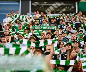 Derby Trójmiasta. Tak bawili się kibice na meczu Lechia Gdańsk - Arka Gdynia [ZDJĘCIA]
