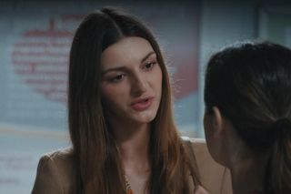 M jak miłość odc. 1887. Kasia (Paulina Lasota), laborantka Anka Sokołowska (Katarzyna Russ)