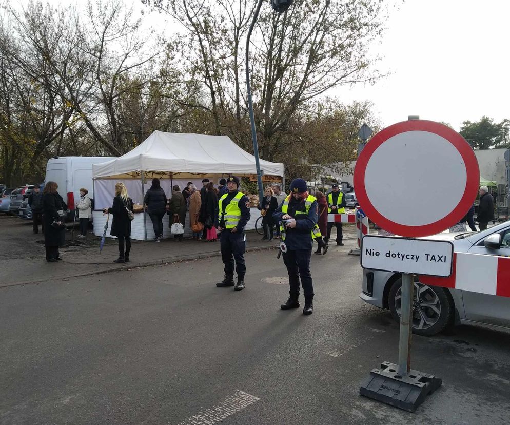 Wszystkich Świętych 2025. Sprawdź, jak dojechać na cmentarze w Łodzi. To musisz wiedzieć, by ominąć korki [MAPY]