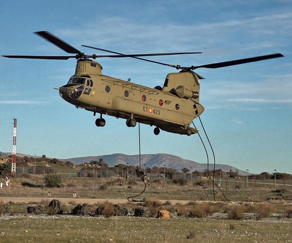 Śmigłowiec CH-47F Chinook w barwach hiszpańskich wojsk lądowych