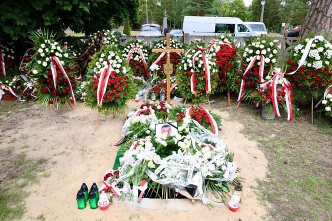 Grób żołnierza, który zginął po ataku na granicy polsko-białoruskiej