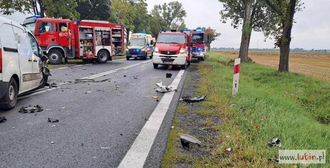 Koszmarny wypadek pod Lubinem. Jedna osoba nie żyje, dwie zostały ranne 