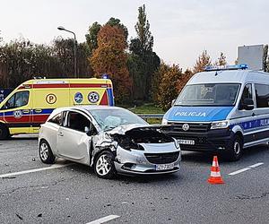 Wypadek w Katowicach. Autobus zderzył się z samochodem osobowym