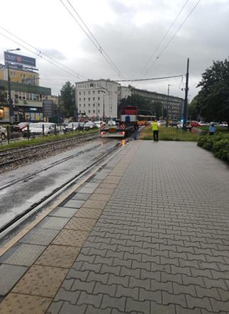 Ciężarówka na torach na Woli