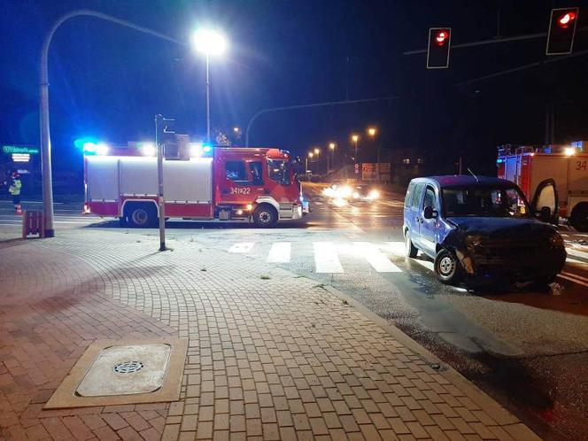 Nowy Sącz. Zderzenie czterech samochodów. Jeden zgubił łódkę