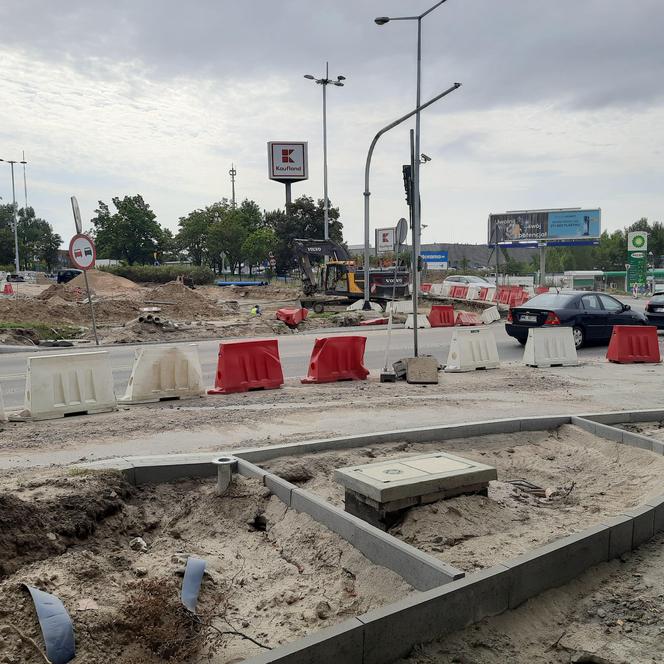 Poślizg na ważnej arterii Olsztyna. Przedłuży się remont ulicy Pstrowskiego