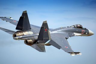 Algieria z rosyjskimi samolotami. Otrzymuje pierwsze myśliwce Su-35. Dlaczego?