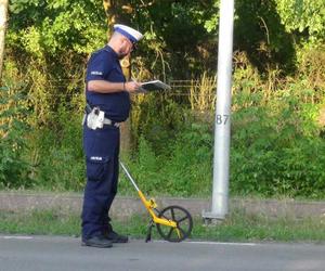 Potworna czołówka pod Legionowem. Roztrzaskane auto dachowało, są ranni