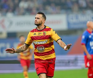 Jagiellonia nowym liderem Ekstraklasy! Dublet Lozano, gol Imaza. Hiszpanie strącili Koronę z podium