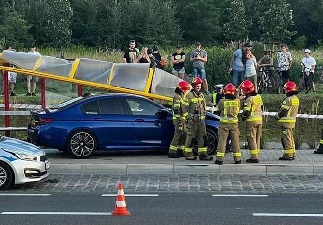 Kierowca BMW w Gliwicach rozbił się o przystanek