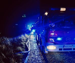 Groźny pożar w Rusinowicach. Paliła się hala z węglem