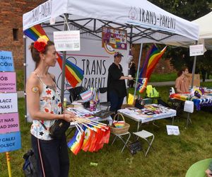 VI Toruński Marsz Równości. Przeciwnicy modlili się w centrum