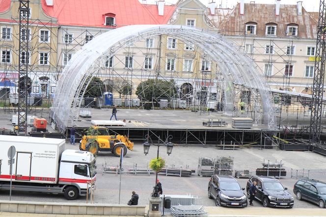 Na placu Zamkowym w Lublinie rozkładana jest duża scena. Co tu się odbędzie? 