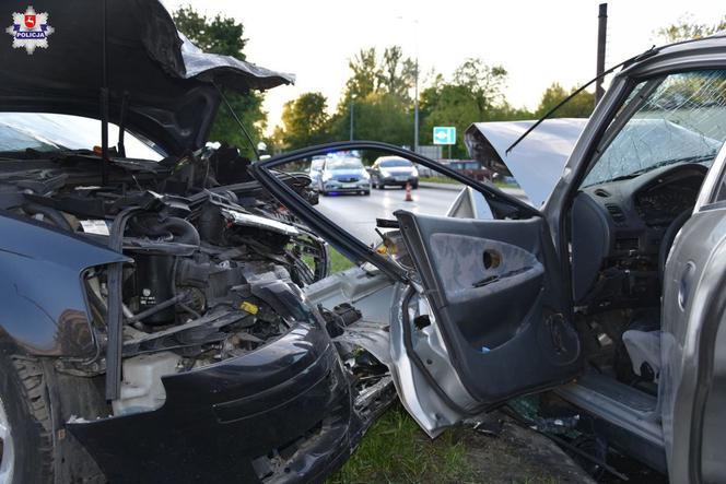 Czołowe zderzenie w Dęblinie! Kierujący Mitsubishi stracił kontrolę nad autem i uderzył w Audi