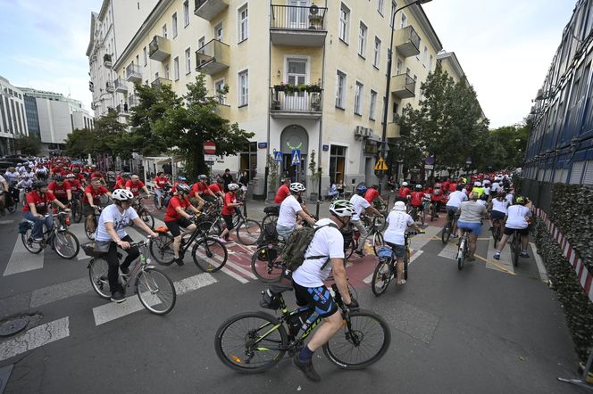 Biało-czerwonym peletonem rowerzyści uczcili Powstanie Warszawskie 