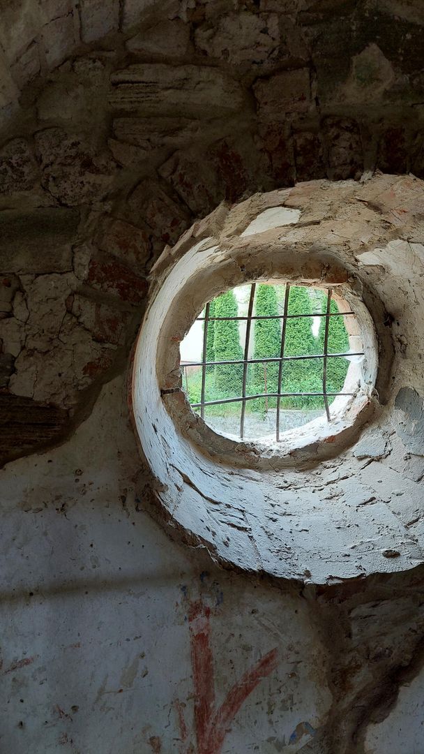 Baszta w Nowych Kicharach (gm. Dwikozy) w trakcie remontu