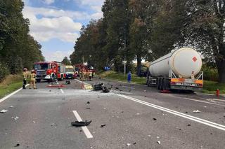 Motocyklista zjechał wprost pod cysternę nie żyje