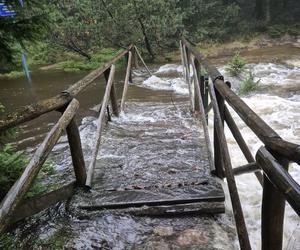 Karkonosze zamknięte! Śnieg i zadymka, niżej lawiny z błota i kamieni