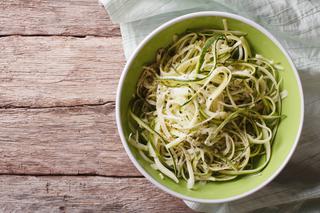 Spaghetti z selera - doskonały przepis na zdrowe warzywne danie!