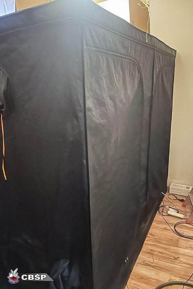 Akcja CBŚP w dwóch województwach. Zdjęcia z działań służb