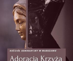 Klerycy organizują Adoracje Krzyża w kościele seminaryjnym